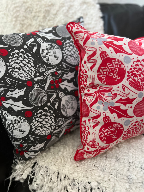 Quick + Easy: Zippered Pillow Cases (With Optional Piping!)